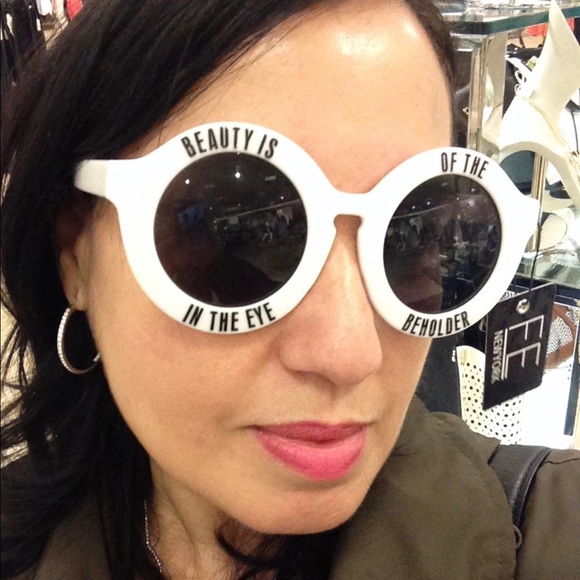 Meet your Posher, Lydia - Picture 2 of 2